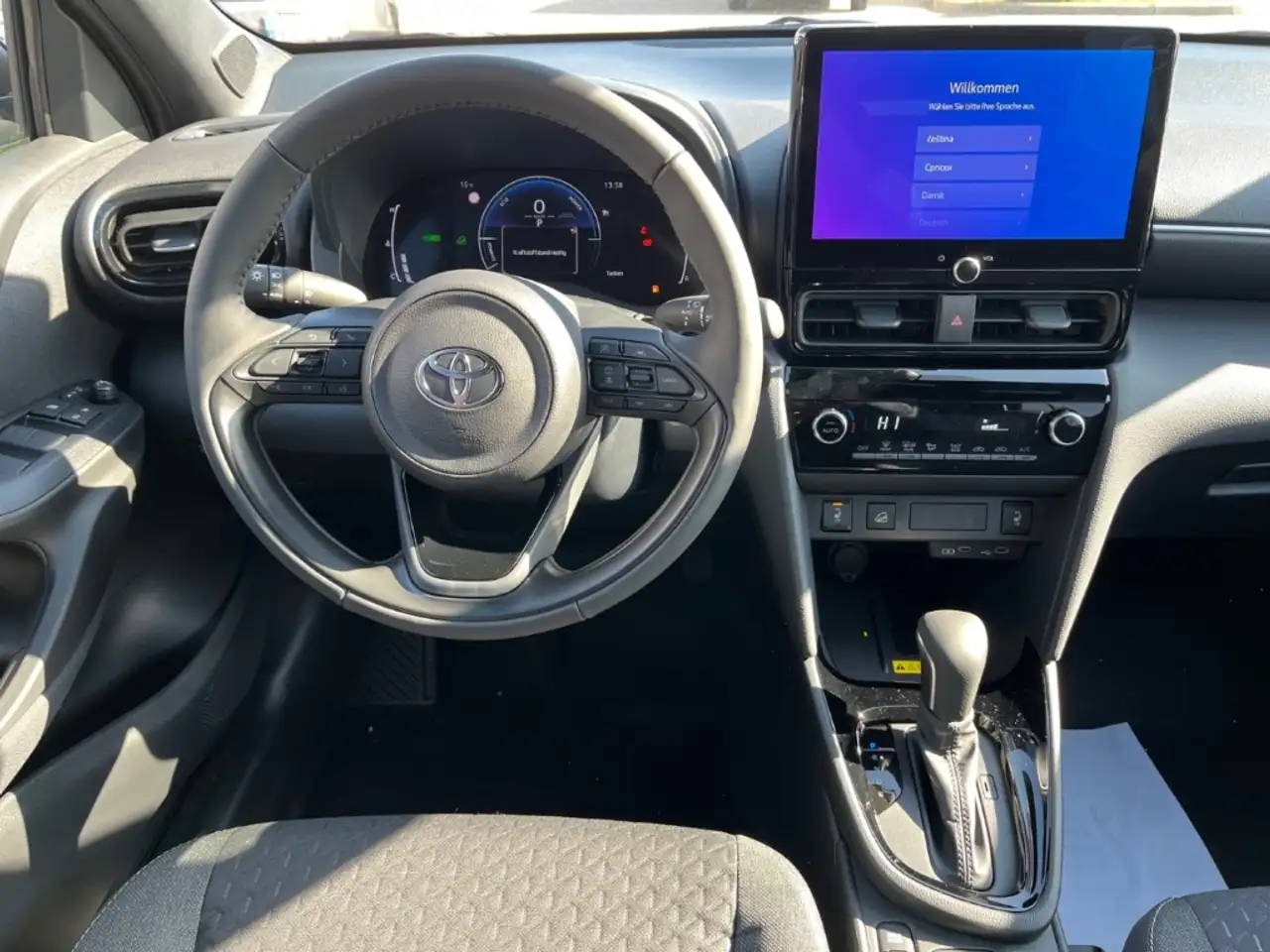 Toyota Yaris Cross 1,5l Teamplayer 4x4 Hybrid Safety + Winter 13