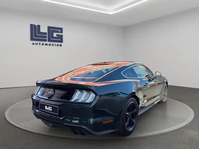 Ford Mustang view 4