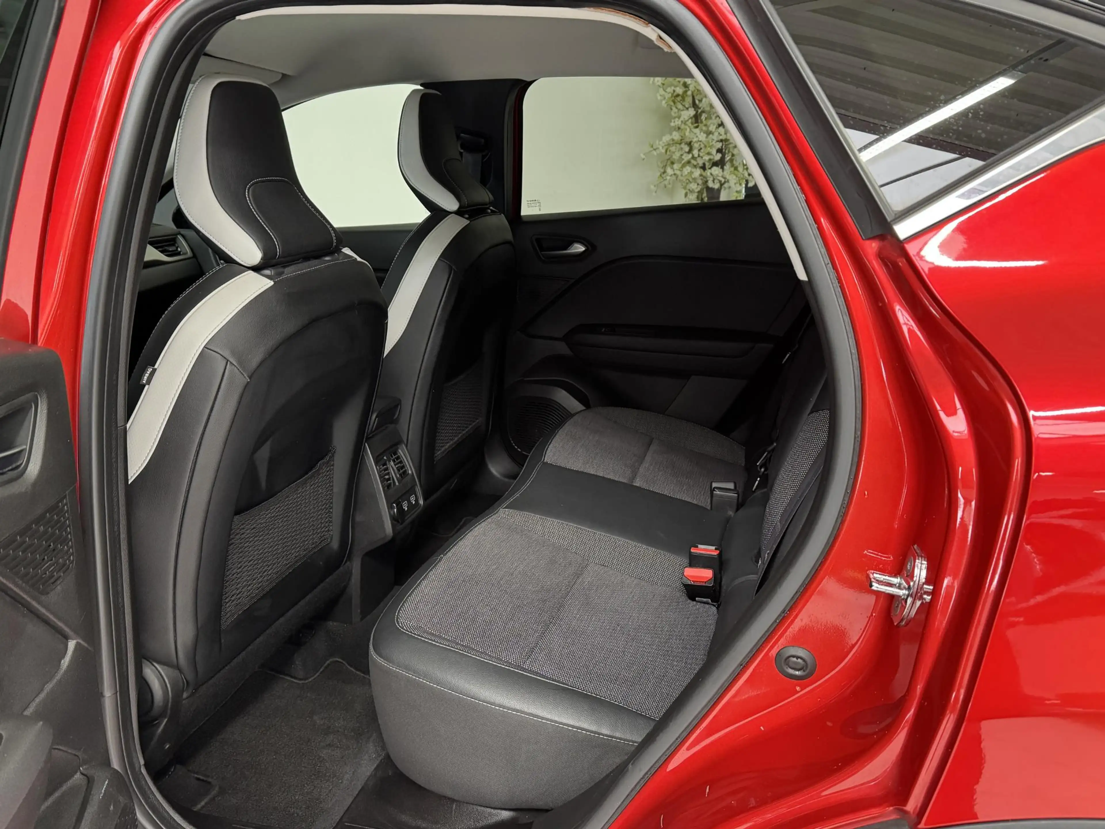Renault Captur 1.3 TCe 140 Intens | Automaat | Trekhaak | All-sea — photo 34