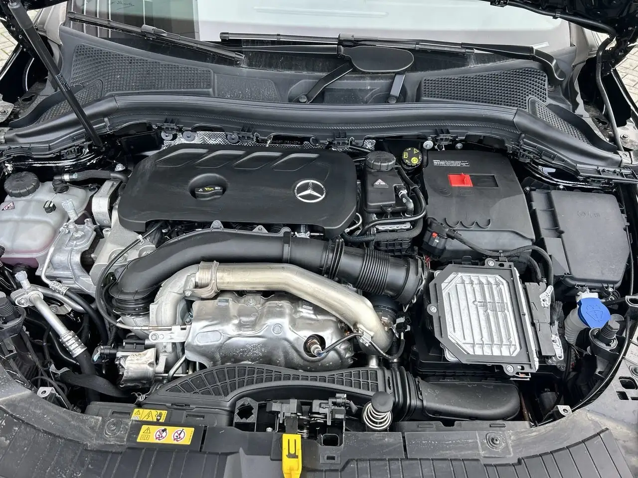 Mercedes-Benz GLA снимка Mercedes-Benz GLA