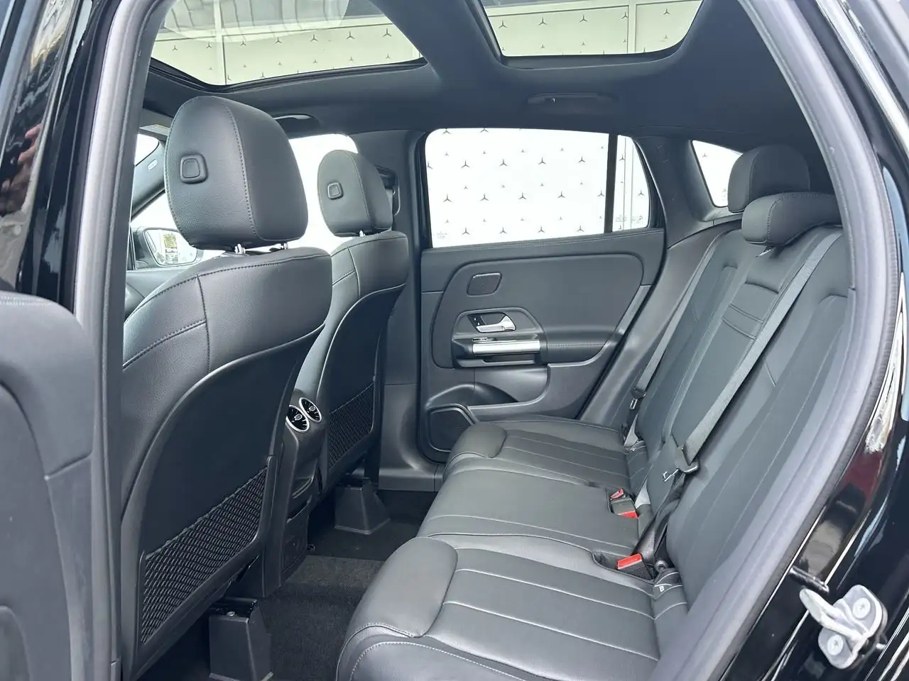 Mercedes-Benz GLA снимка Mercedes-Benz GLA