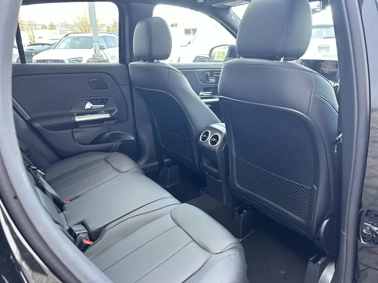 Mercedes-Benz GLA снимка Mercedes-Benz GLA