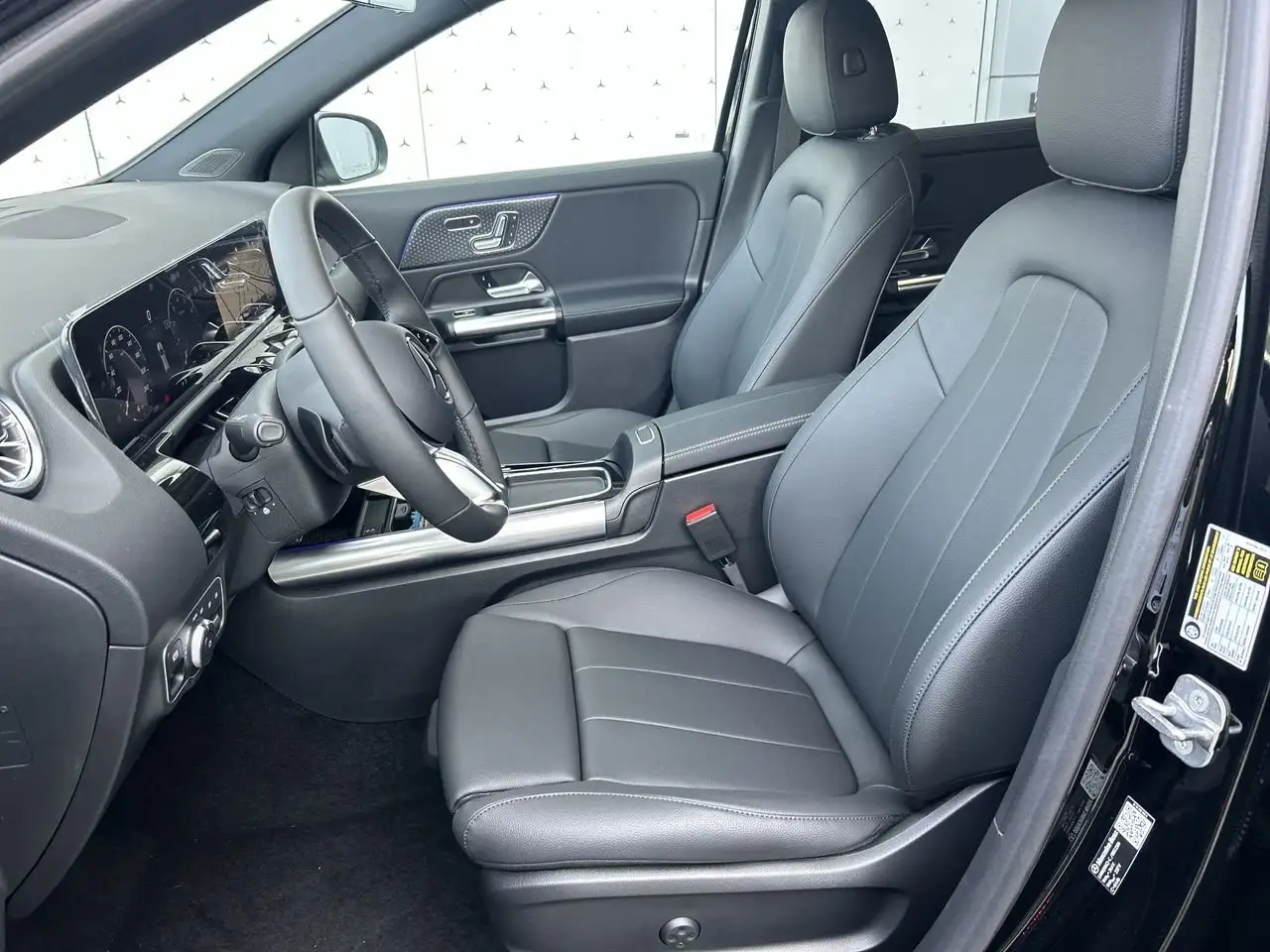 Mercedes-Benz GLA снимка Mercedes-Benz GLA