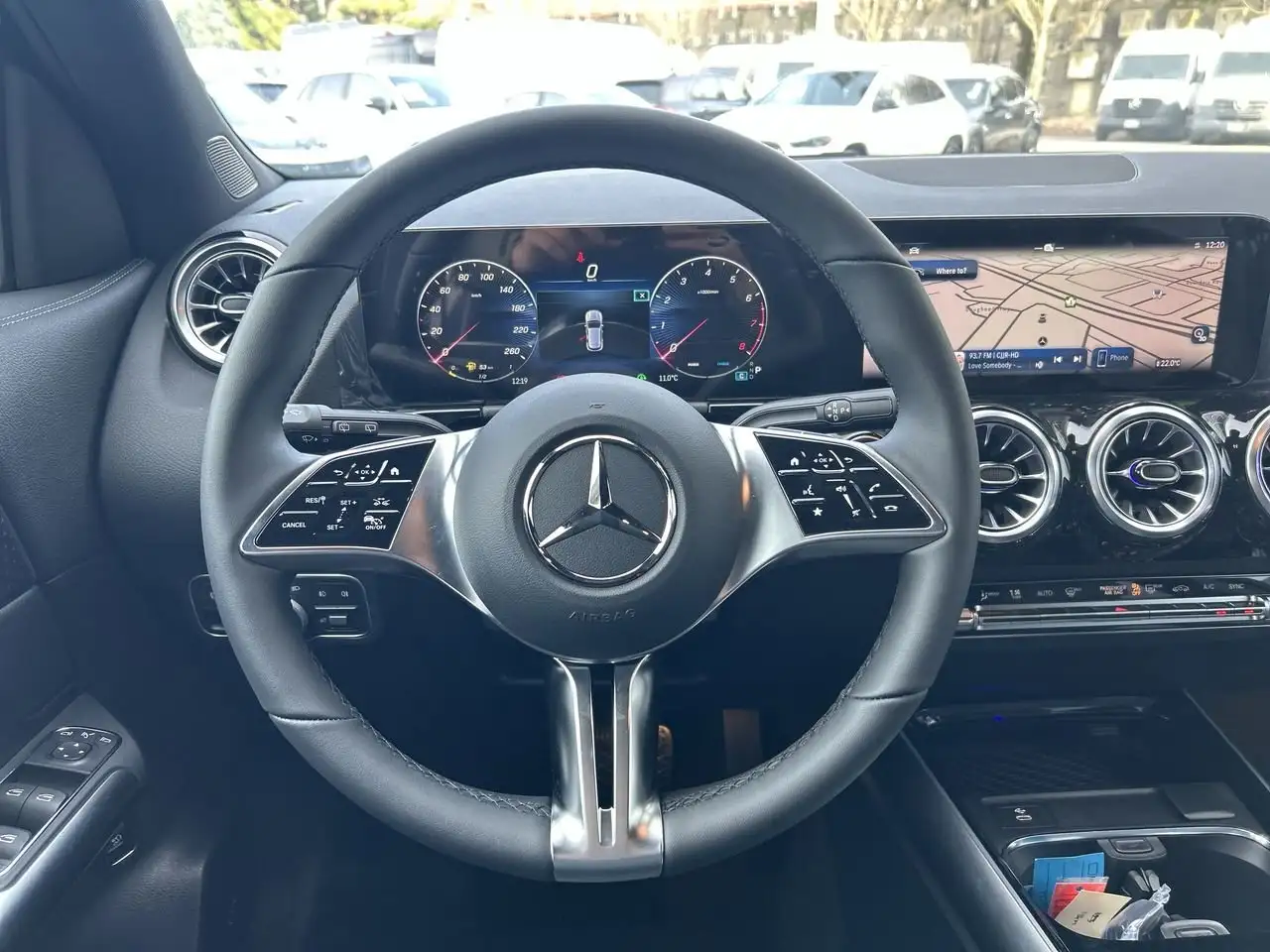 Mercedes-Benz GLA снимка Mercedes-Benz GLA
