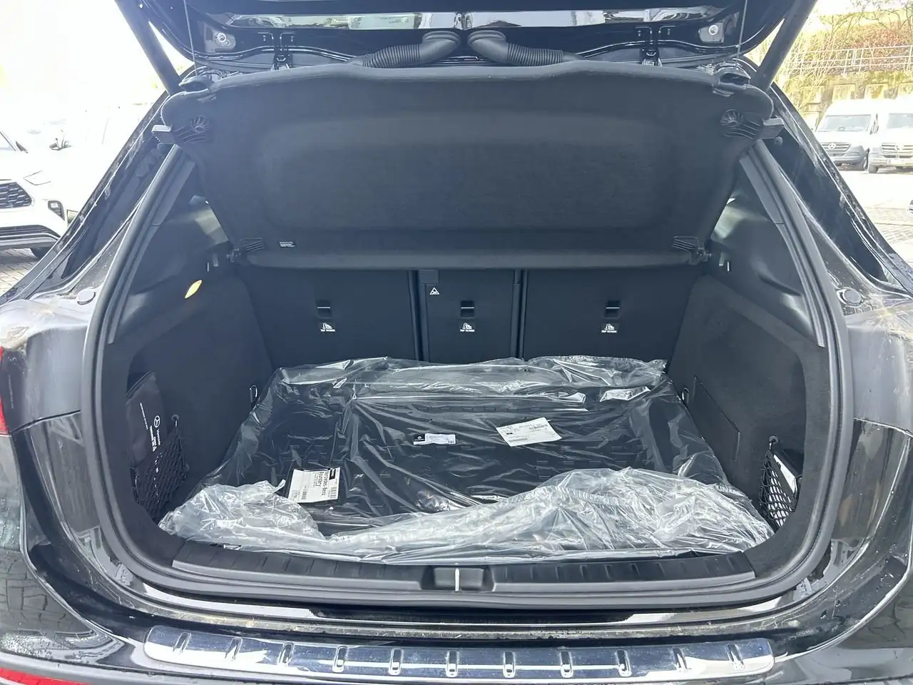 Mercedes-Benz GLA снимка Mercedes-Benz GLA