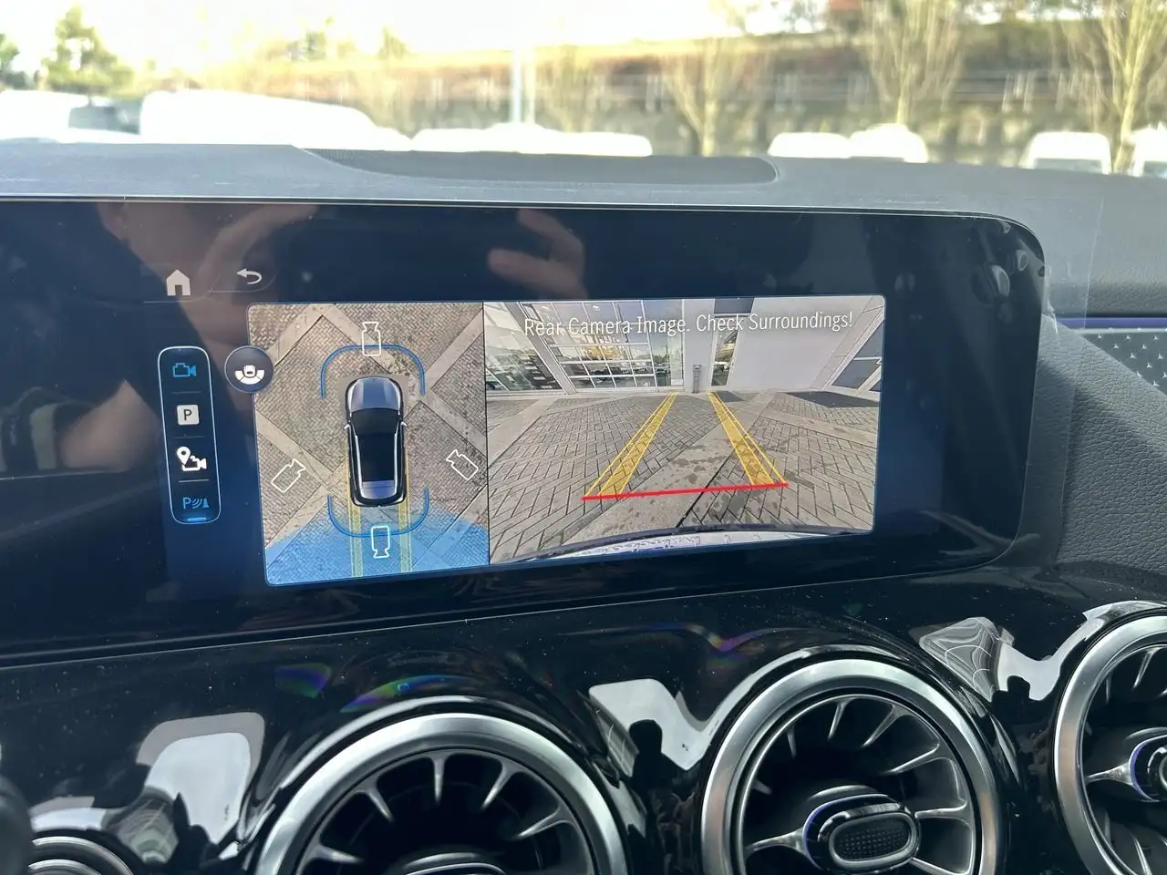 Mercedes-Benz GLA снимка Mercedes-Benz GLA