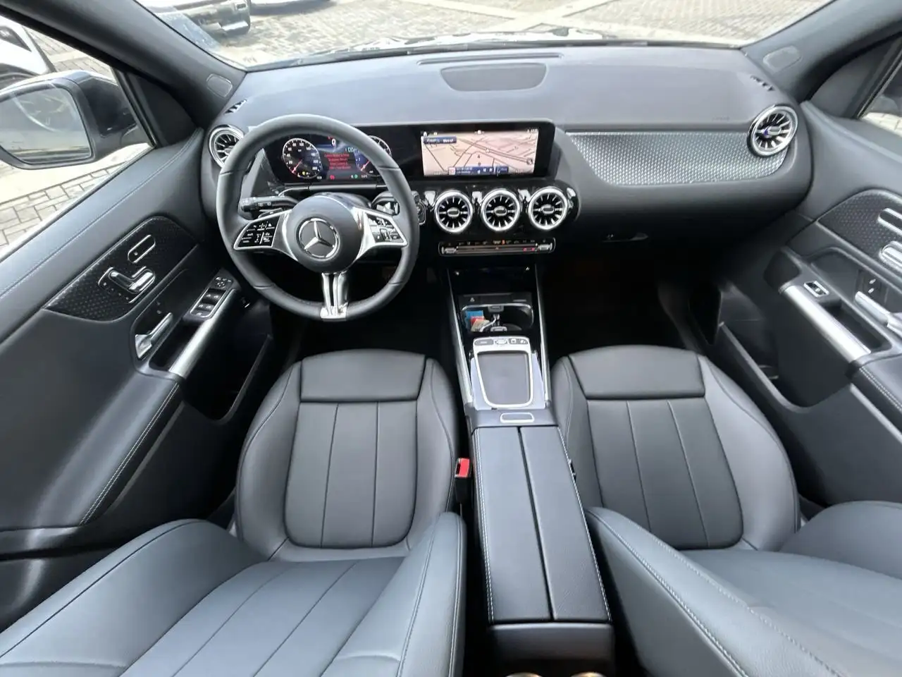 Mercedes-Benz GLA снимка Mercedes-Benz GLA