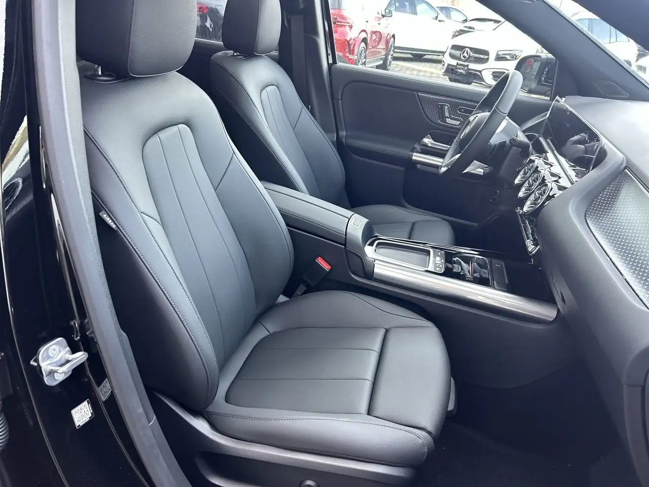Mercedes-Benz GLA снимка Mercedes-Benz GLA
