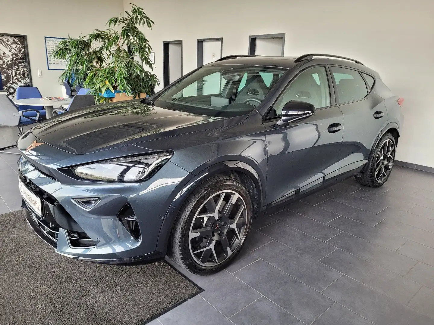 CUPRA Formentor 2,0TSI DSG VZ Dinamica m. SD/Kamera Gris - 2