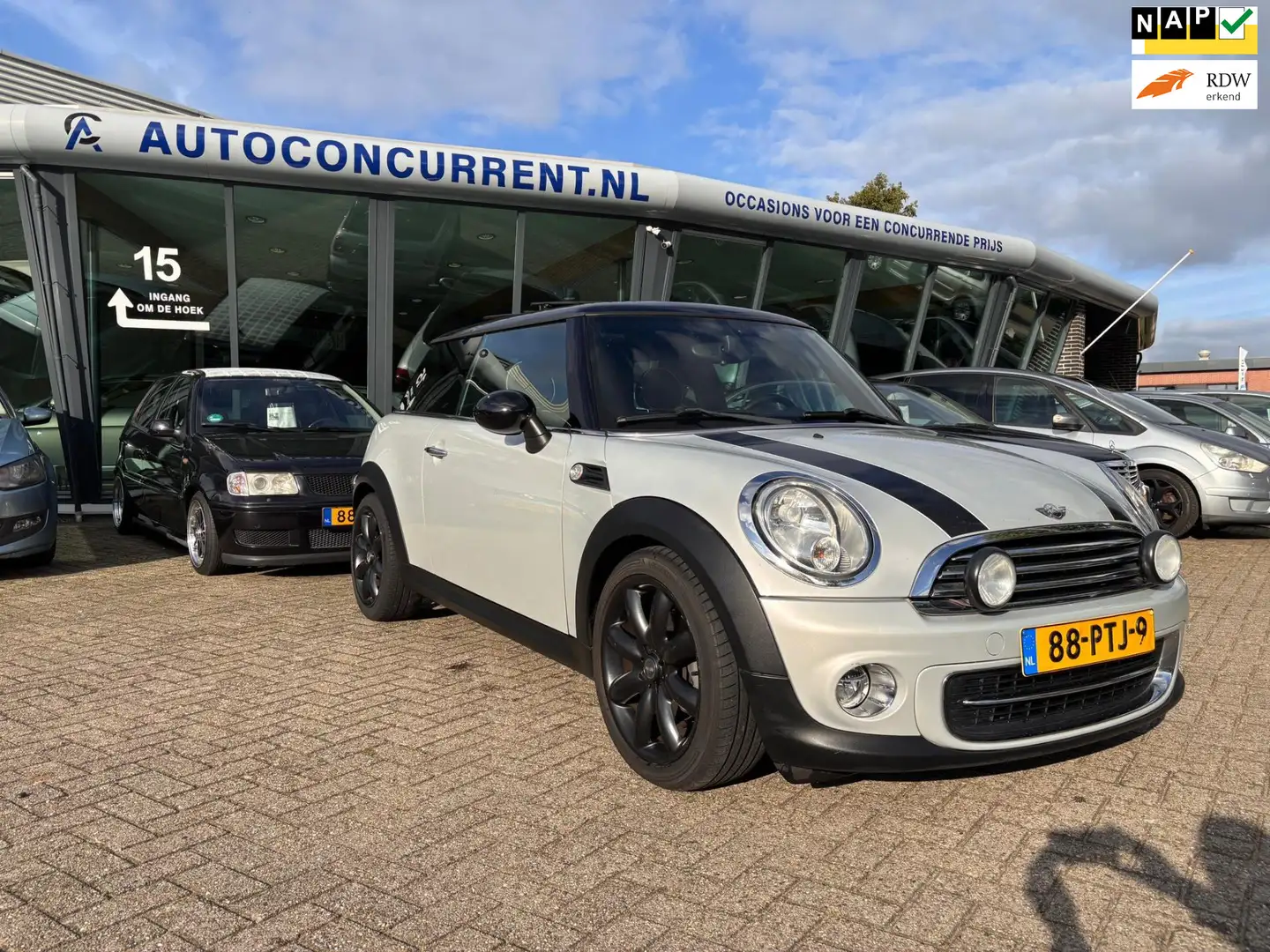 MINI Cooper Mini 1.6 10 Years II, Pano, Leder, Nieuwe APK, Inr Weiß - 1