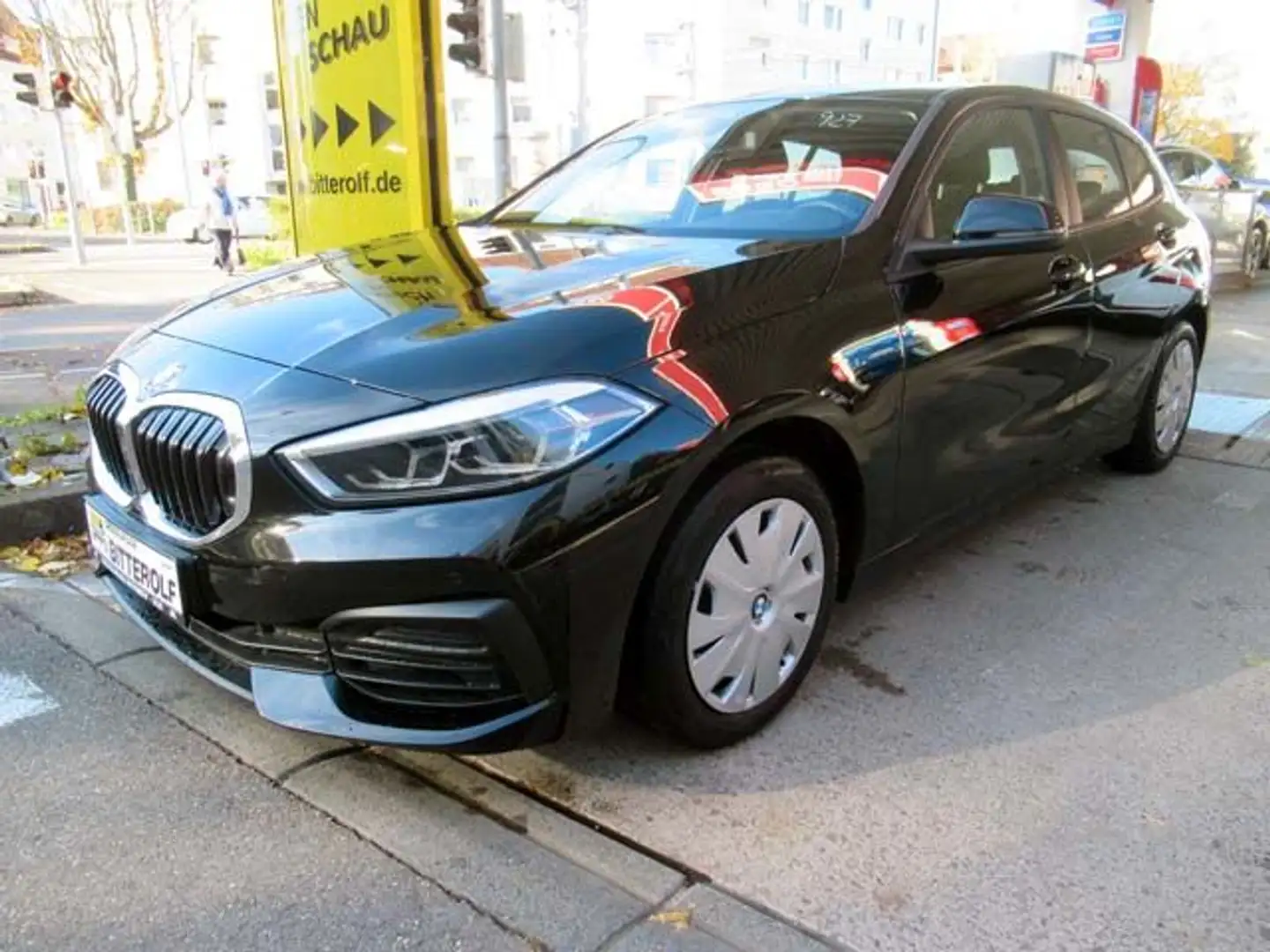 BMW 116 d Automatik 5tg Navi/SHZ/PDC/LED Schwarz - 2