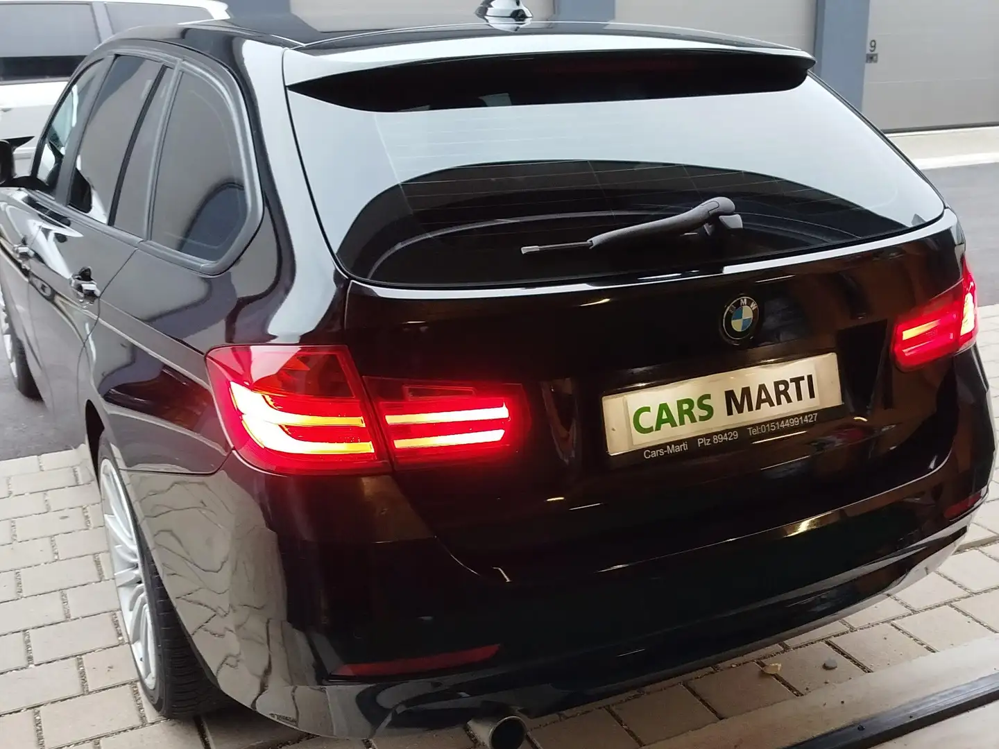 BMW 318 3er Touring Diesel 318d Touring Černá - 2