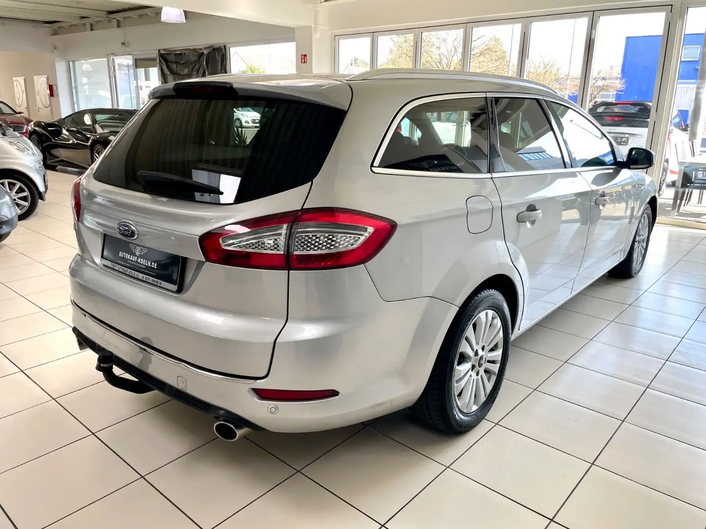 Ford Mondeo 2,2 TDCi Turnier Titanium/Automatik/Klima Silber - 2