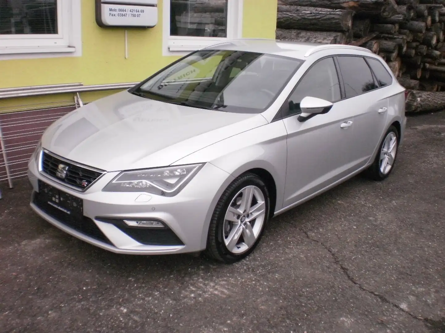 SEAT Leon Leon ST FR 1,4 TSI ACT DSG FR Silber - 2