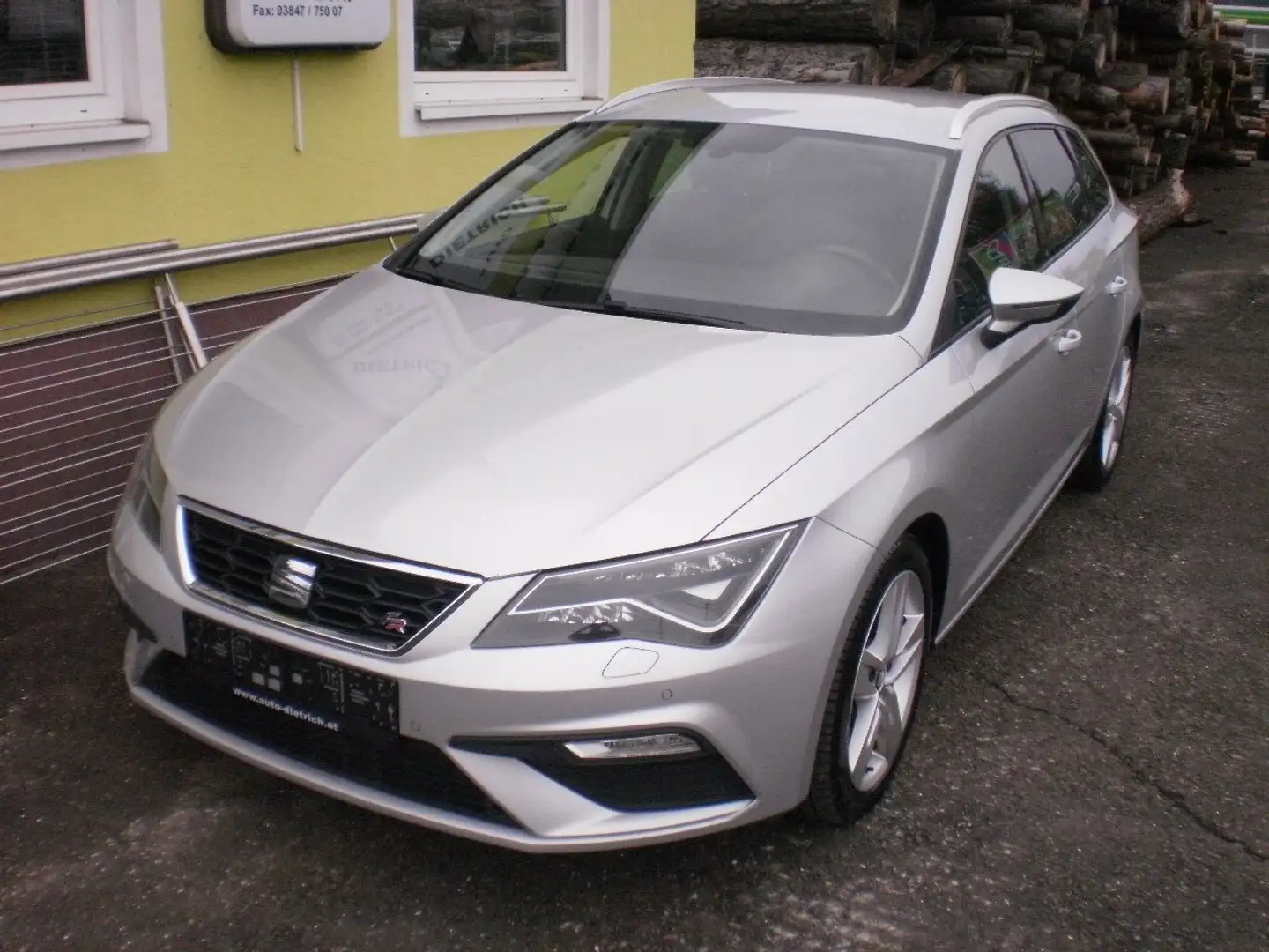 SEAT Leon Leon ST FR 1,4 TSI ACT DSG FR Silber - 1