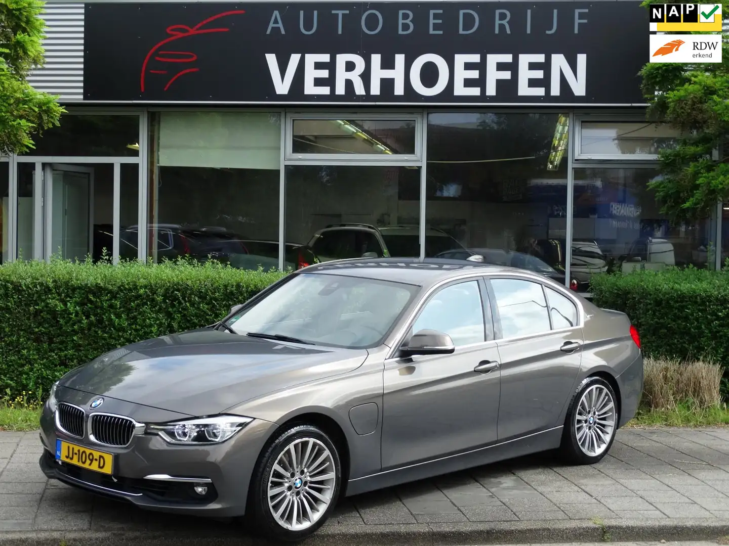 BMW 330 3-serie 330e LUXURY - M-PAKKET - STOEL VERW - LANE Šedá - 1