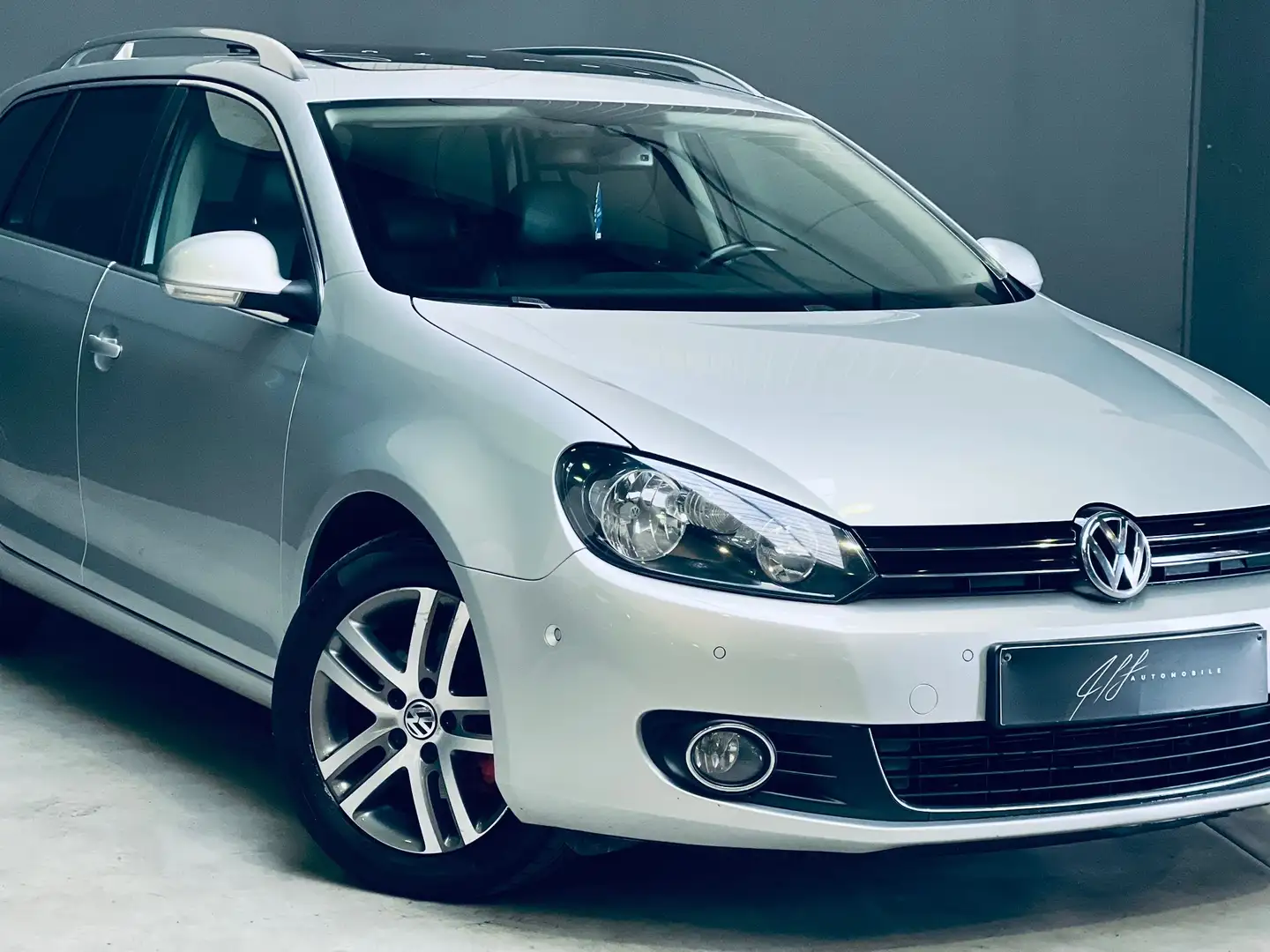 Volkswagen Golf Variant 1.6 TDi **AUTOMATIQUE**TOIT PANORAMIQUE** Grijs - 2