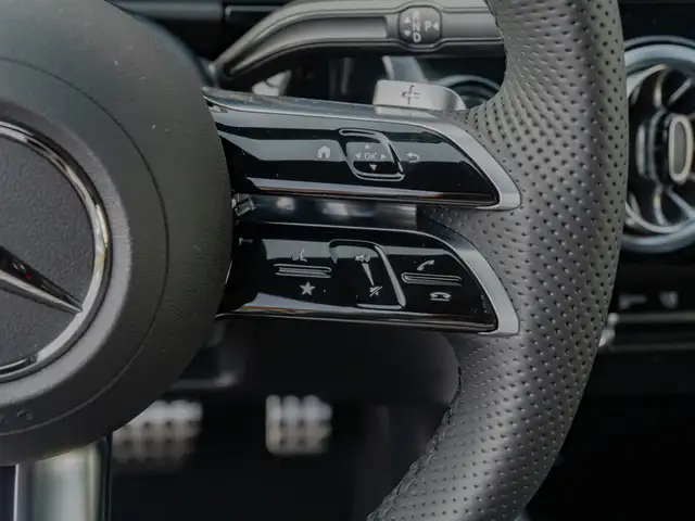 Mercedes-Benz GLA view 15