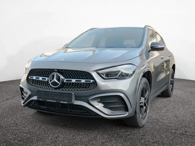 Mercedes-Benz GLA view 2