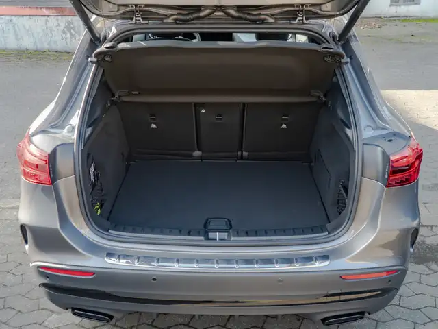 Mercedes-Benz GLA view 7