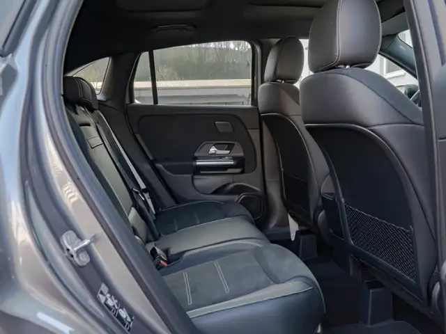 Mercedes-Benz GLA view 10