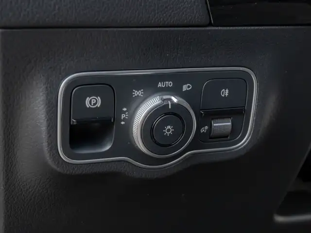 Mercedes-Benz GLA view 13