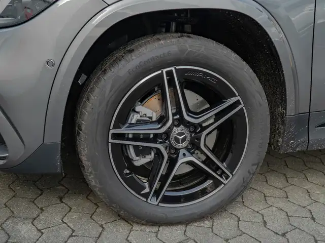 Mercedes-Benz GLA view 4