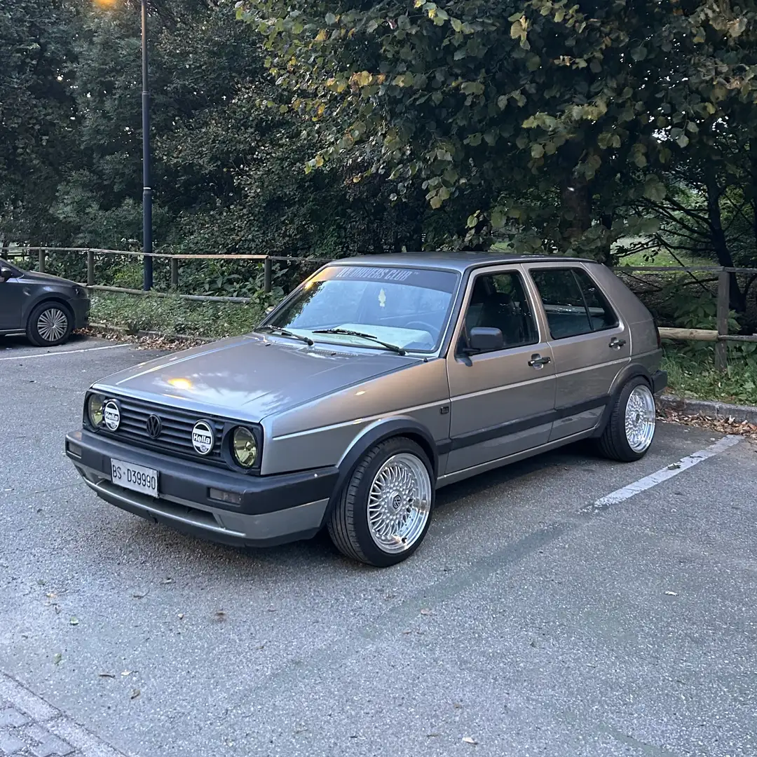 Volkswagen Golf 5p 1.3 GL 5m Šedá - 1