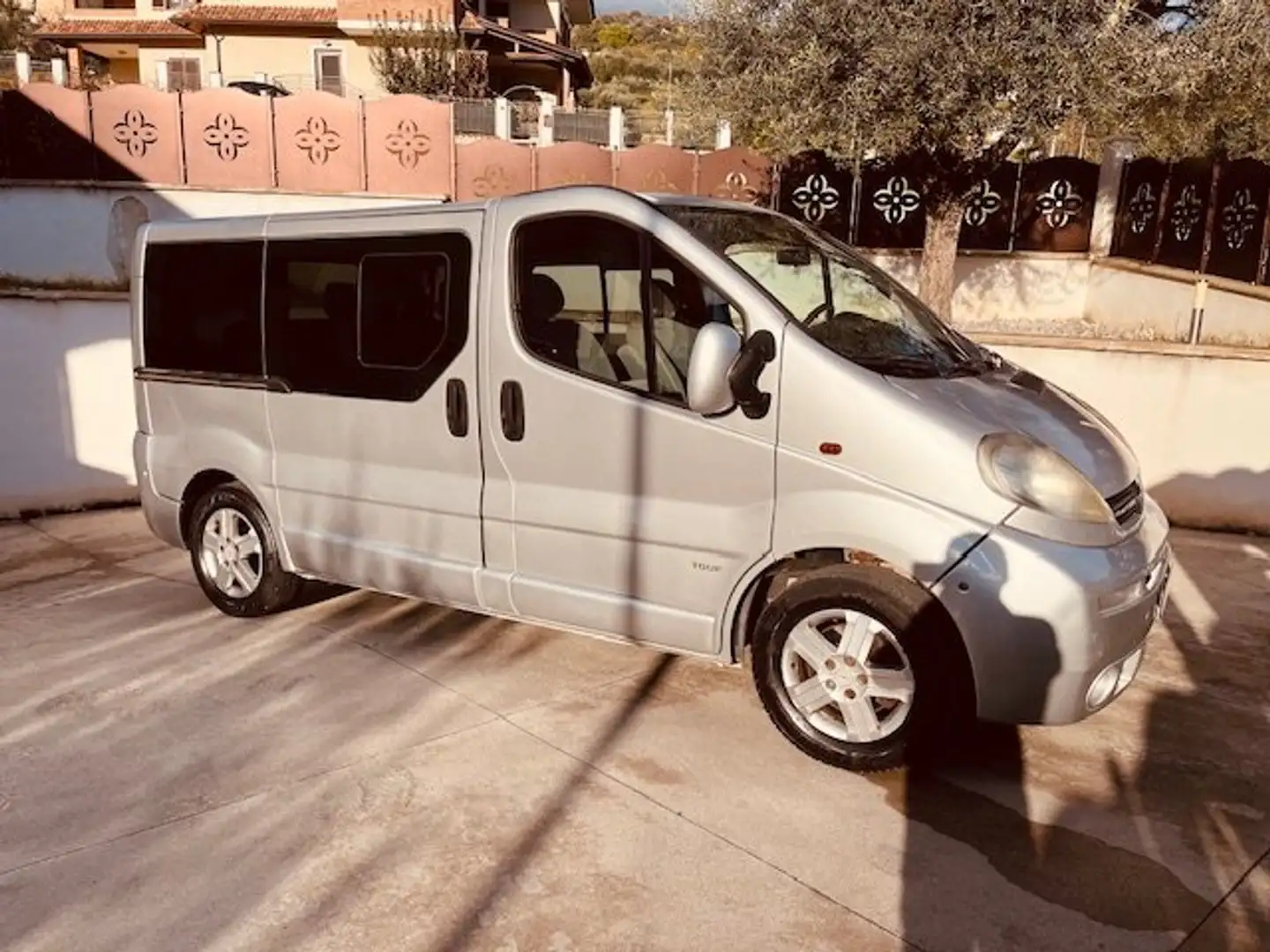 Opel Vivaro 8 POSTI 2500 CDTI PREZZO IVA COMPRESA Argento - 1