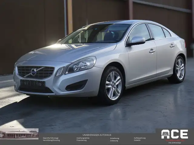 Volvo S60 D4 Momentum Automatik Sound Navi *HU+Insp neu*