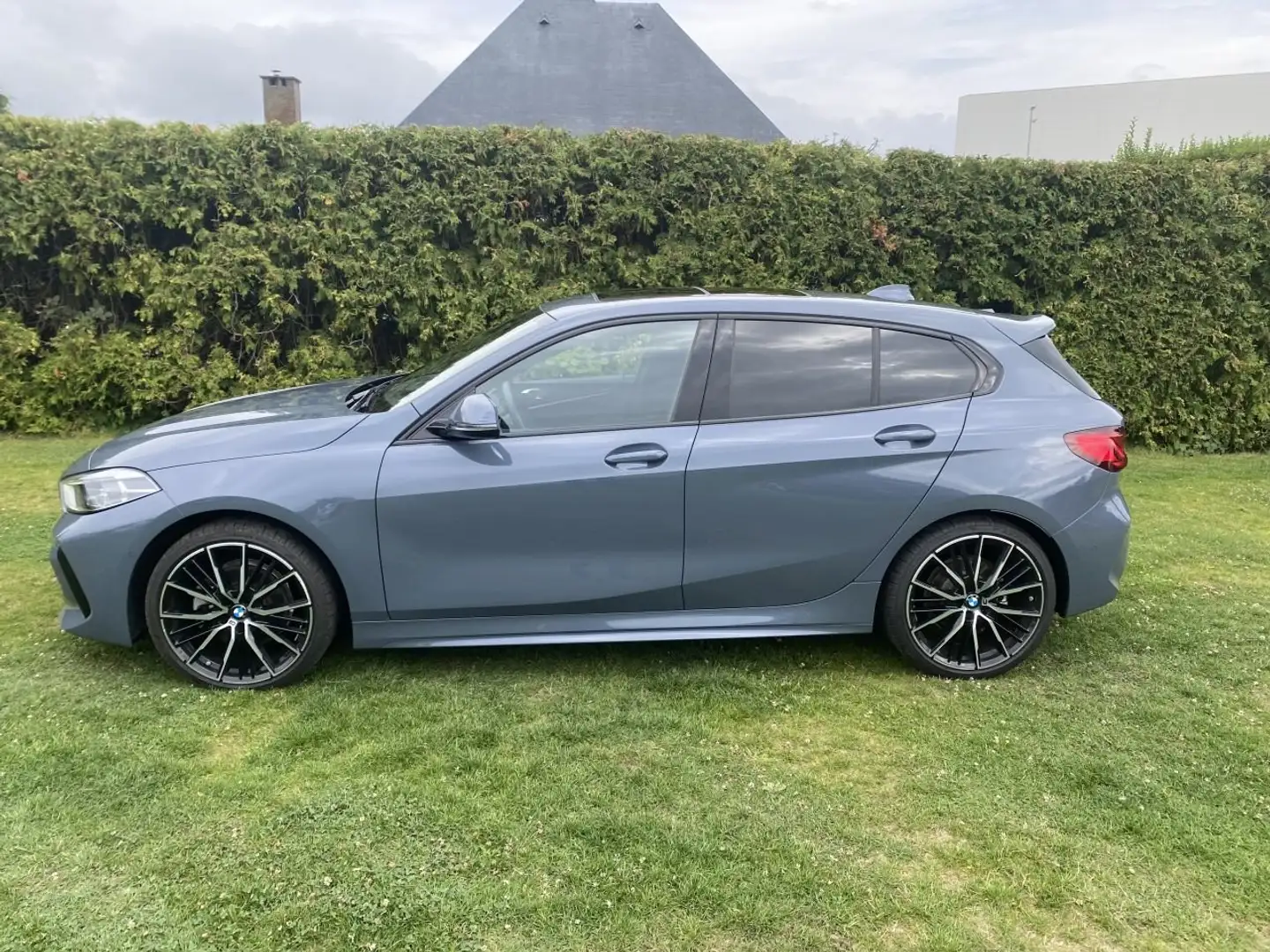 BMW 118 118i Aut. M Sport Grijs - 2
