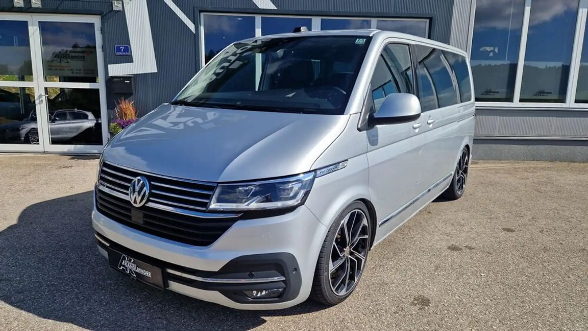 Volkswagen T6 Multivan Cruise TDI DSG 4MOTION Silber - 1