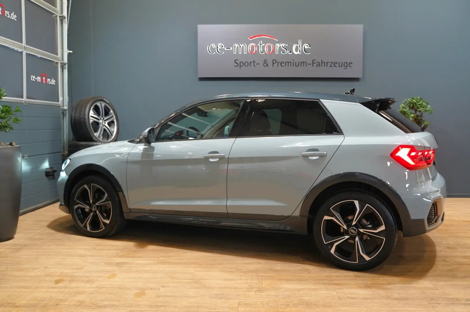 Audi A1 A1 allstreet 1.0TFSI S-Line*Audi-Garantie 4/2028 Сірий - 2