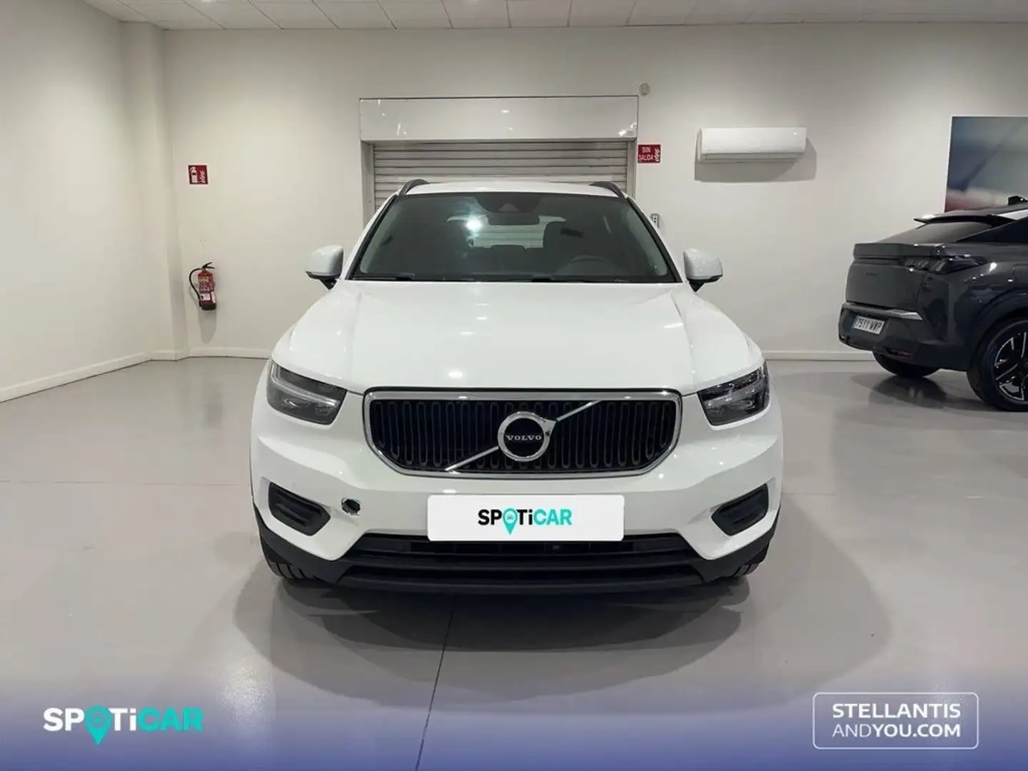 Volvo XC40 1.5 T3 Momentum Core Weiß - 2