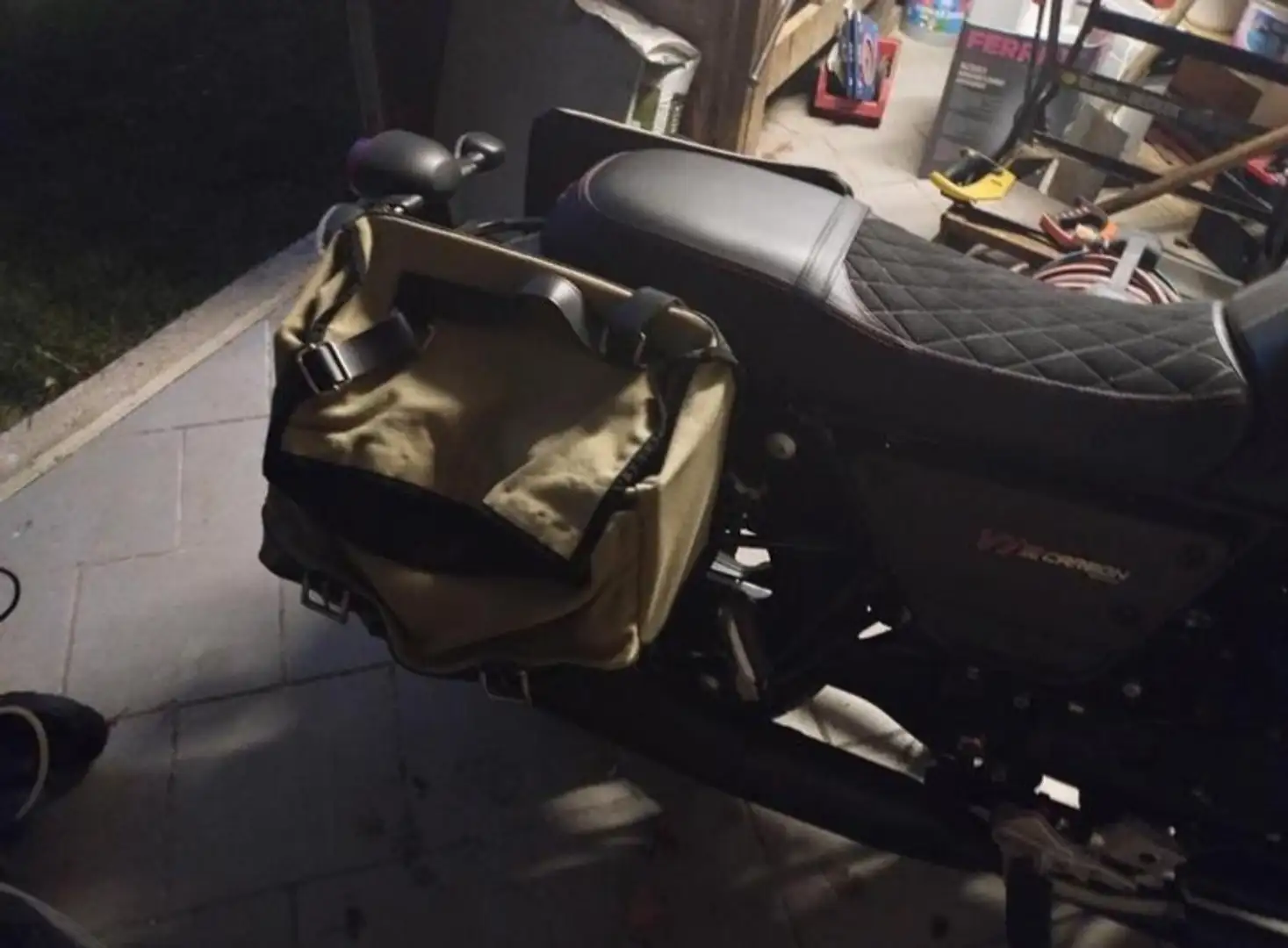 Moto Guzzi V 7 V7III carbon ( 68/1921) Noir - 2
