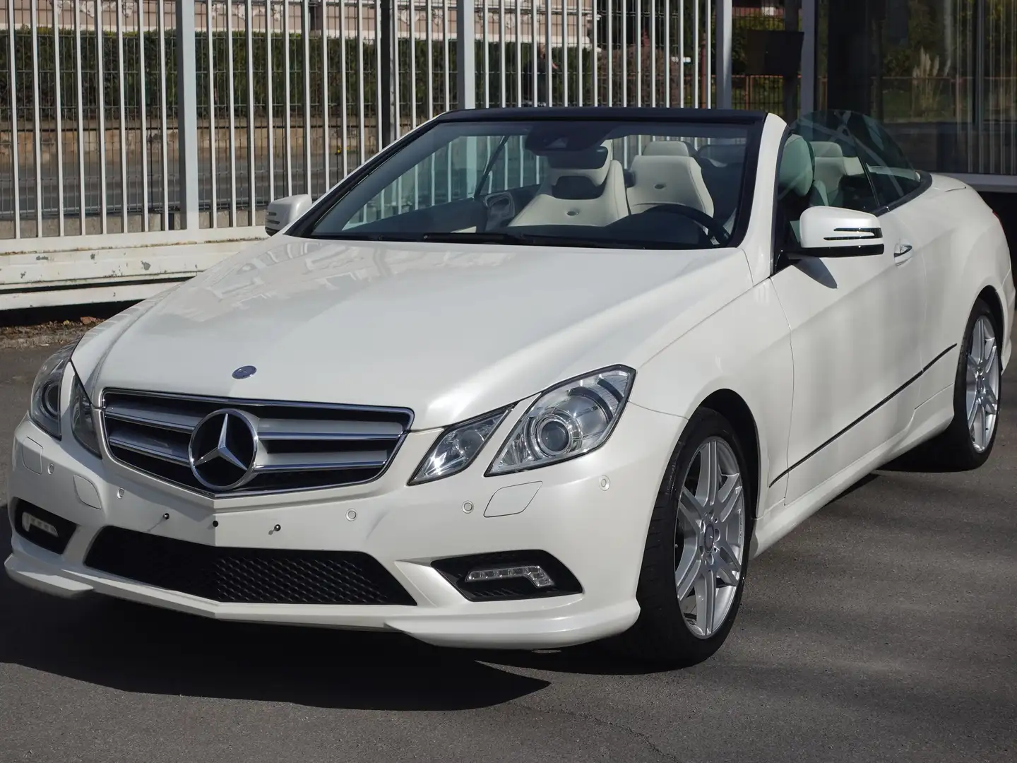 Mercedes-Benz E 350 CGI Cabrio 7G-TRONIC AMG-Paket Designo Leder Navi Weiß - 1