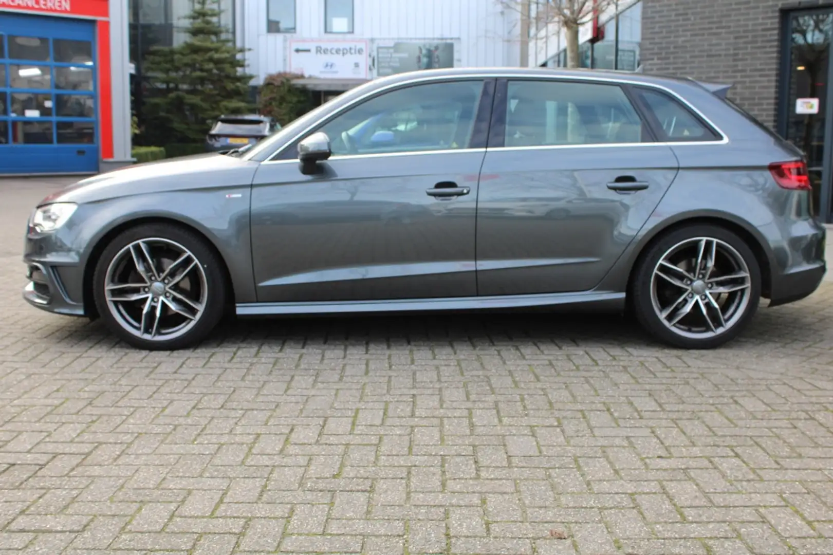 Audi A3 Sportback 1.4 TFSI 150 PK 3X S-line Navi/leder/Led Gris - 2