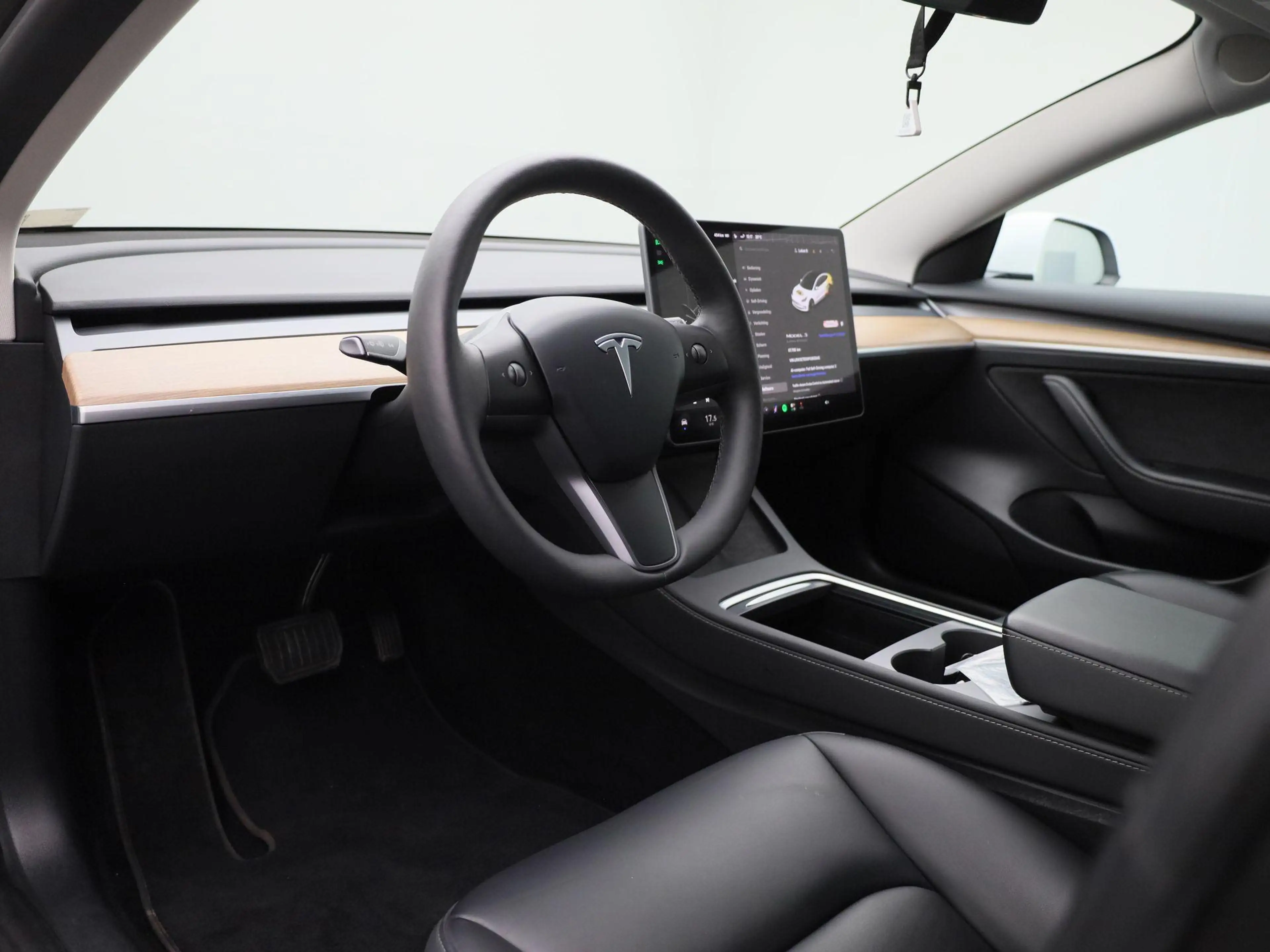 Tesla Model 3 Hinterradantrieb RWD Long Range LONG RANGE | PANO — photo 32