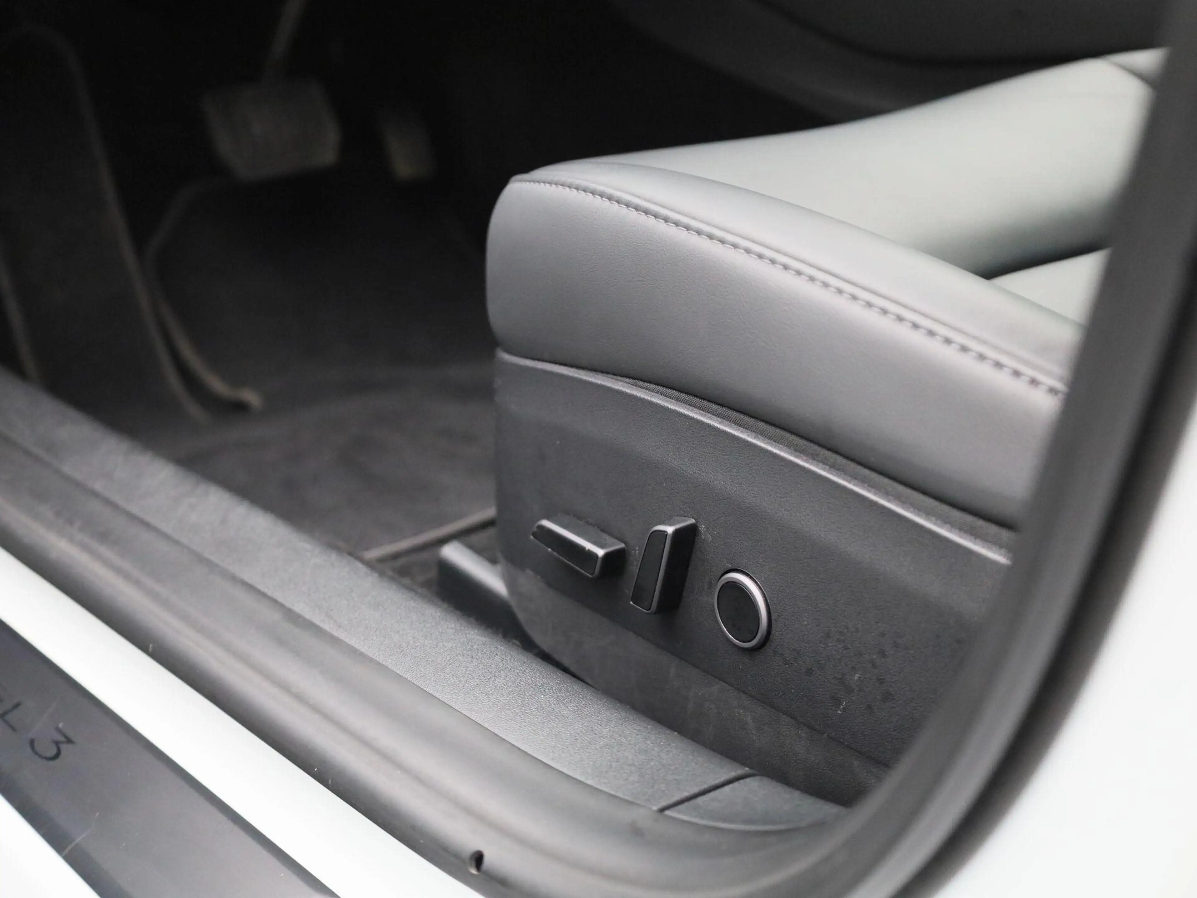 Tesla Model 3 Hinterradantrieb RWD Long Range LONG RANGE | PANO — photo 31