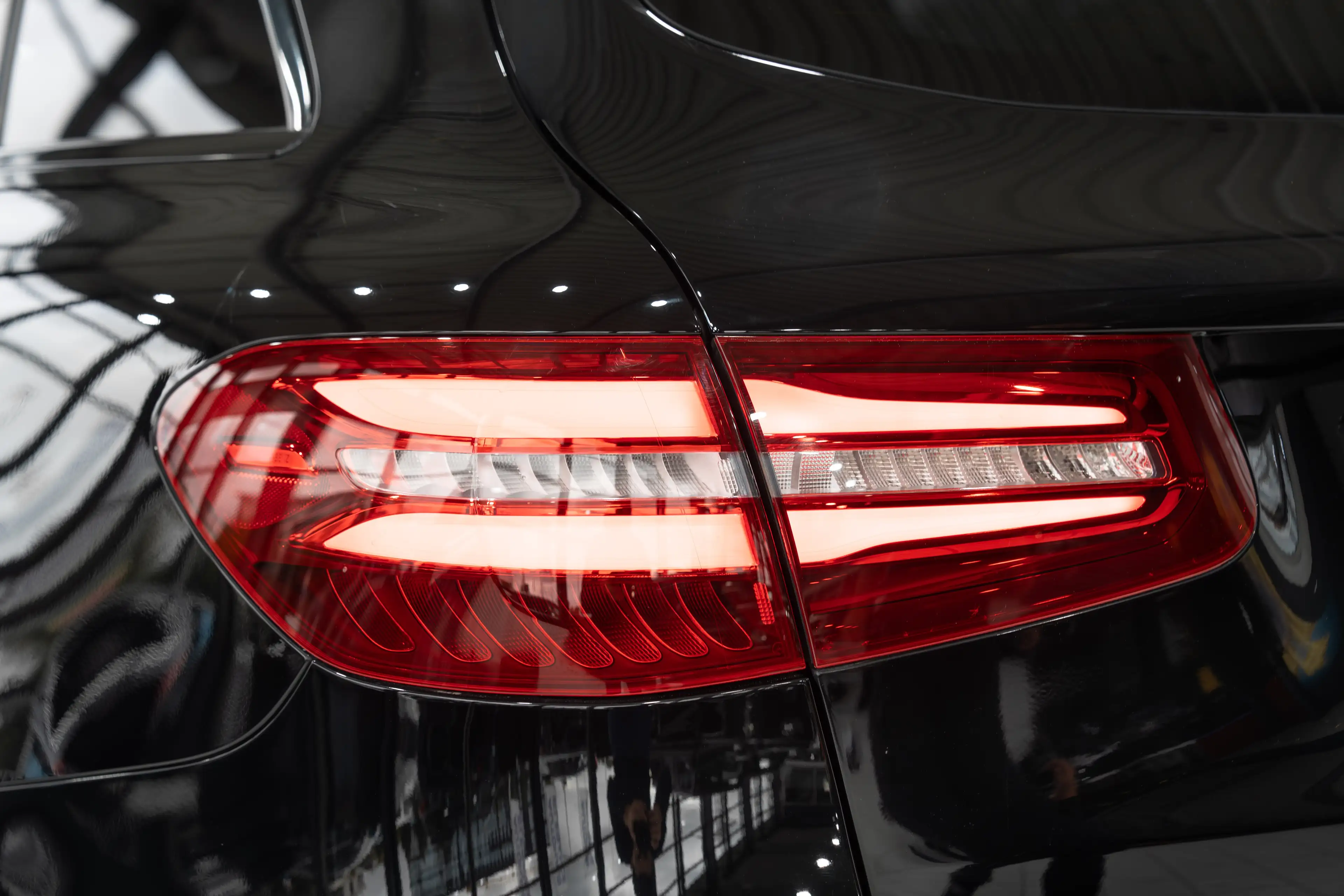 Mercedes-Benz GLC 350 d 4Matic*AMG-LINE*NIGHT.PAKET*1.HAND*LED — photo 13