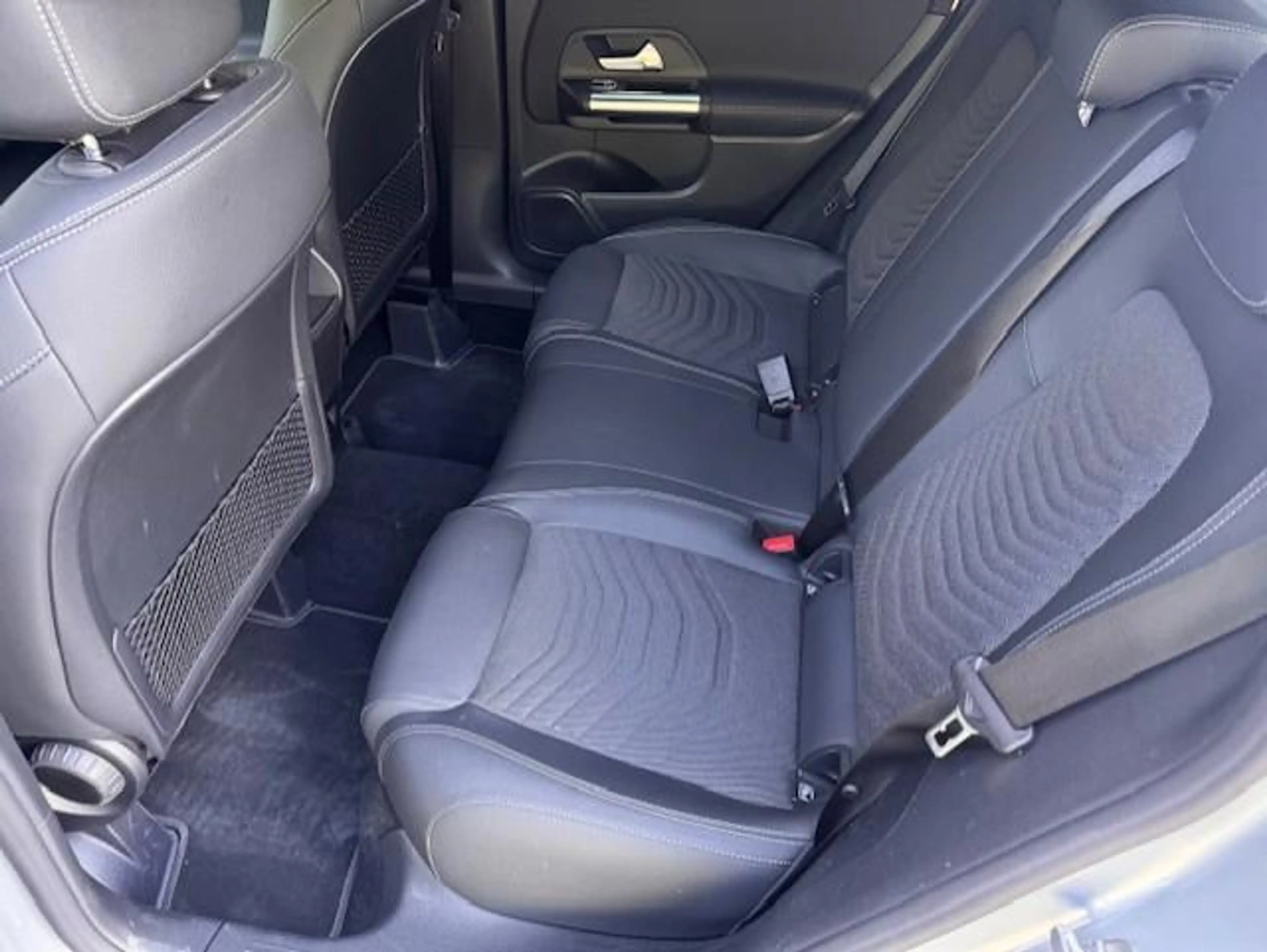Mercedes-Benz B 180 d Business Line — photo 12