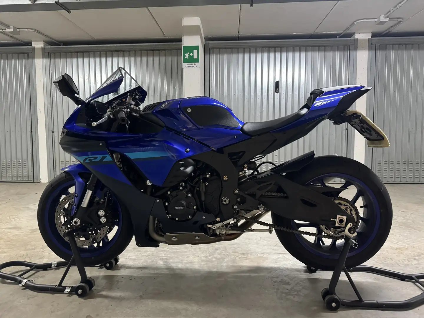 Yamaha YZF-R1 - 1