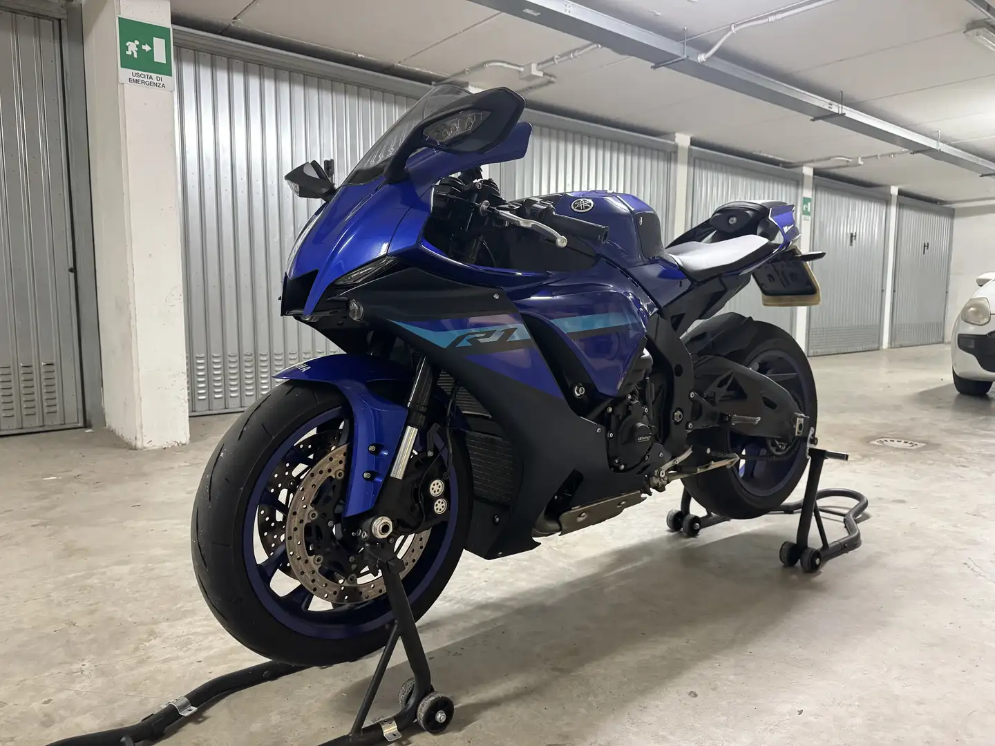 Yamaha YZF-R1 - 2