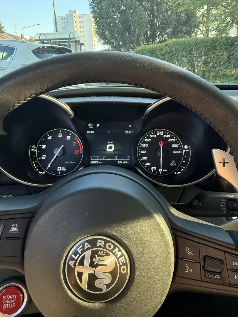 Alfa Romeo Giulia 2.9 V6 Bi-Turbo AT8 Quadrifoglio Grau - 2