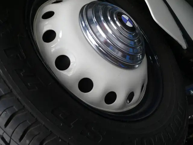 BMW 3 Series view 13