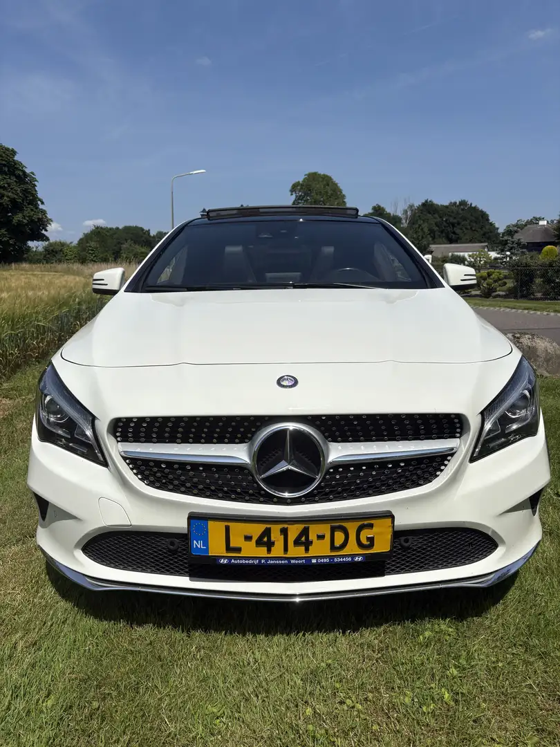 Mercedes-Benz CLA 180 Facelift Editie AMG•Carplay•Pano•180PK Wit - 2