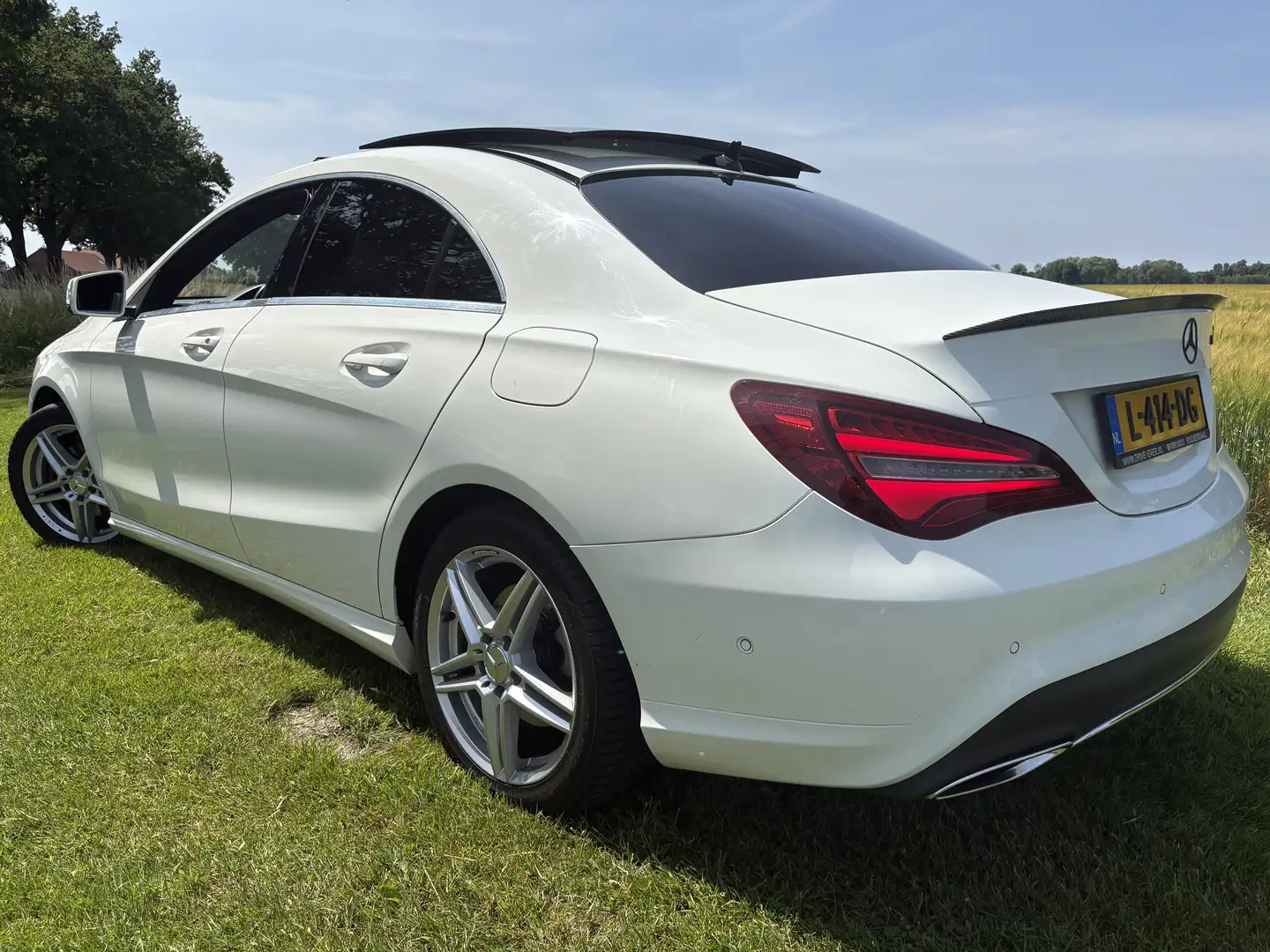 Mercedes-Benz CLA 180 Facelift Editie AMG•Carplay•Pano•180PK Wit - 1