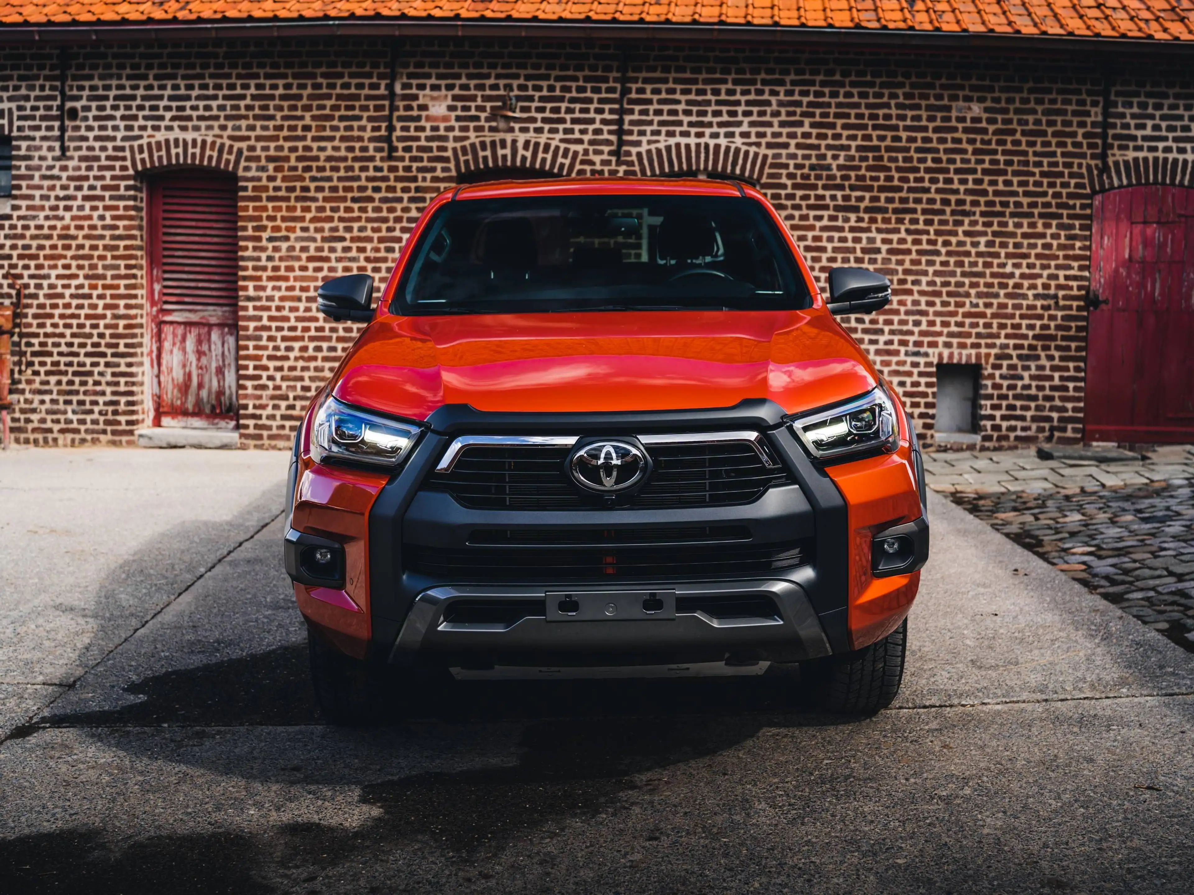 Toyota Hilux Invincible 46.900 ex vat +- new — photo 7
