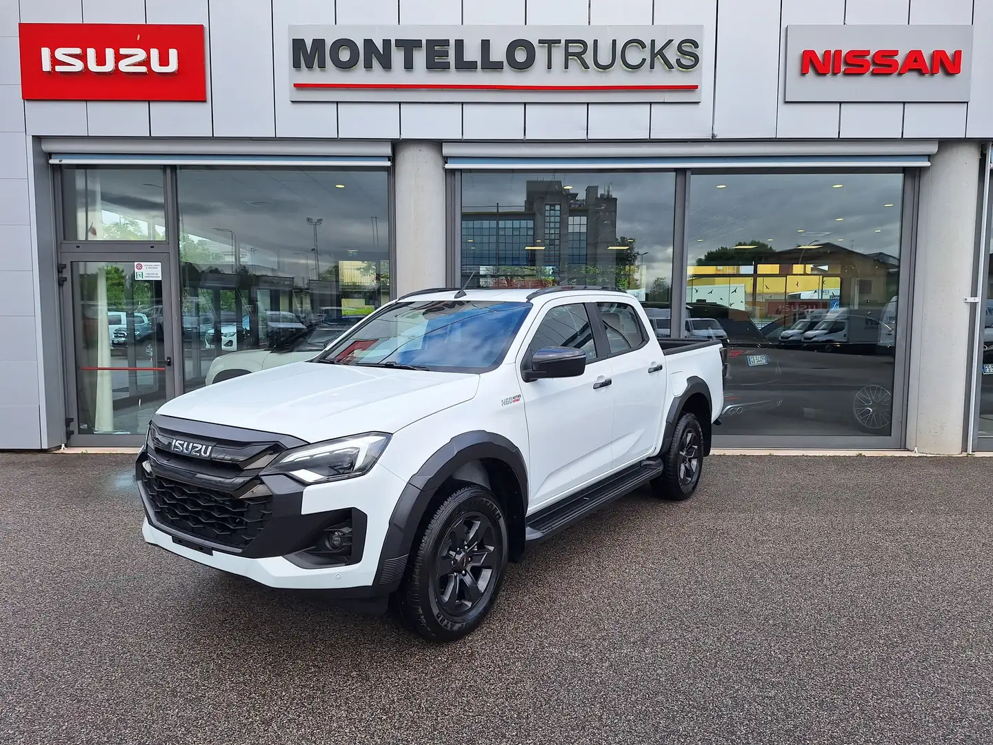 Isuzu D-Max 1.9 164cv Crew Nitro Sport 4x4 A/T PROMO GIUGNO Bianco - 1