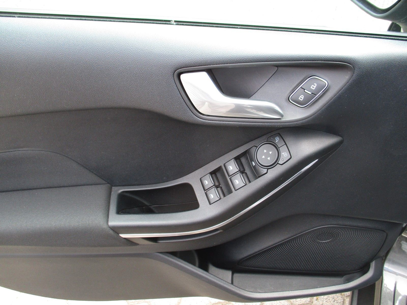 Ford Fiesta Titanium 5trg / Winterpaket/ Klimaauto — photo 5
